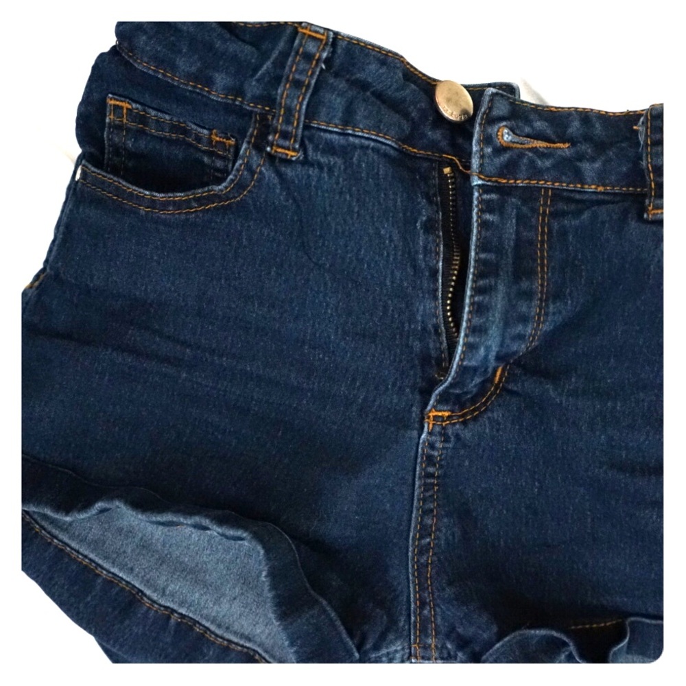 Dark blue, high-waisted shorts